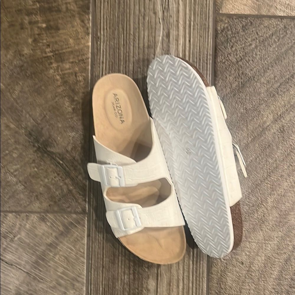 NWOT Arizona Jean Company  Off White Sandals with Adjustable Straps - Picture 2 of 3